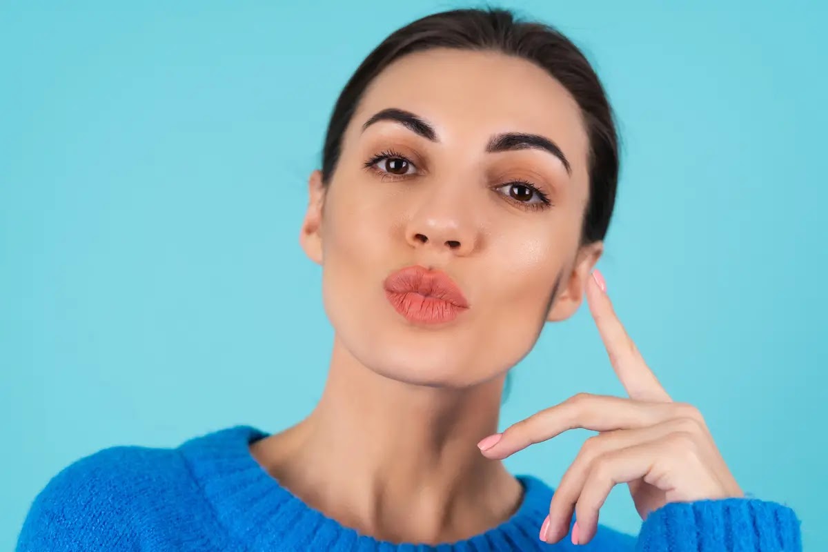 Ways to Keep Your Lips Hydrated All Day